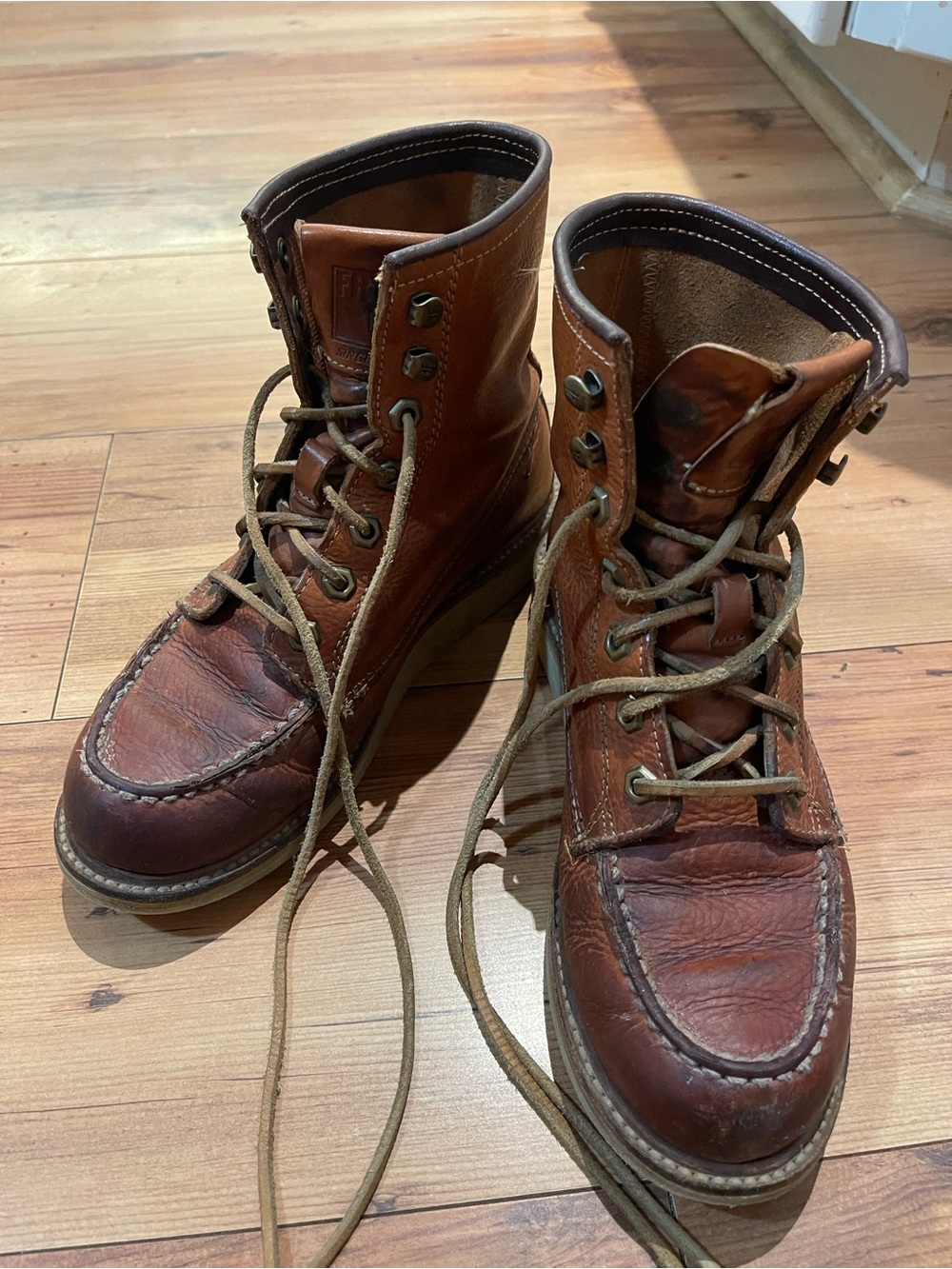 Frye Women’s Dakota Wedge 6.5
